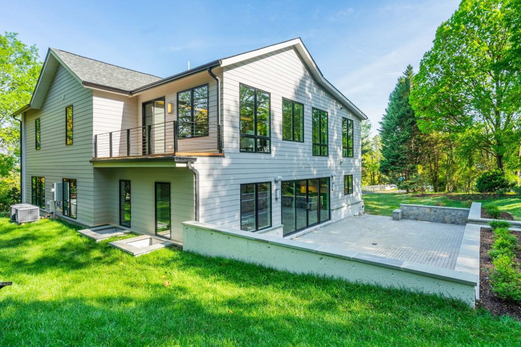 210 Quaker Lane, Alexandria, VA United Investments